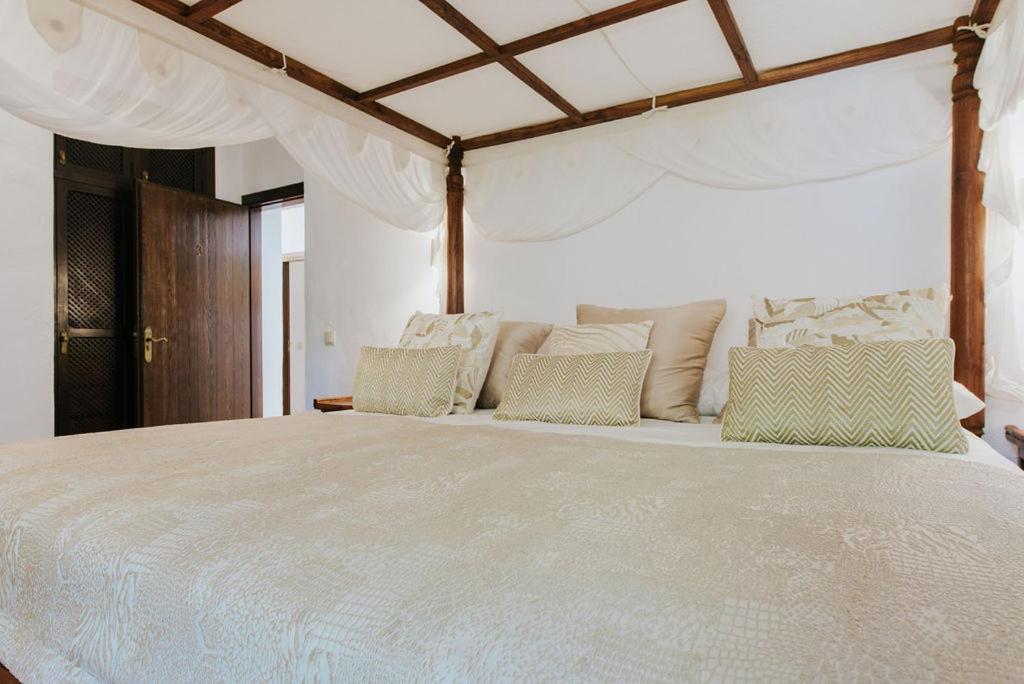 Villa & Guesthouse Paissa D'En Bernat Cala Tarida  Εξωτερικό φωτογραφία